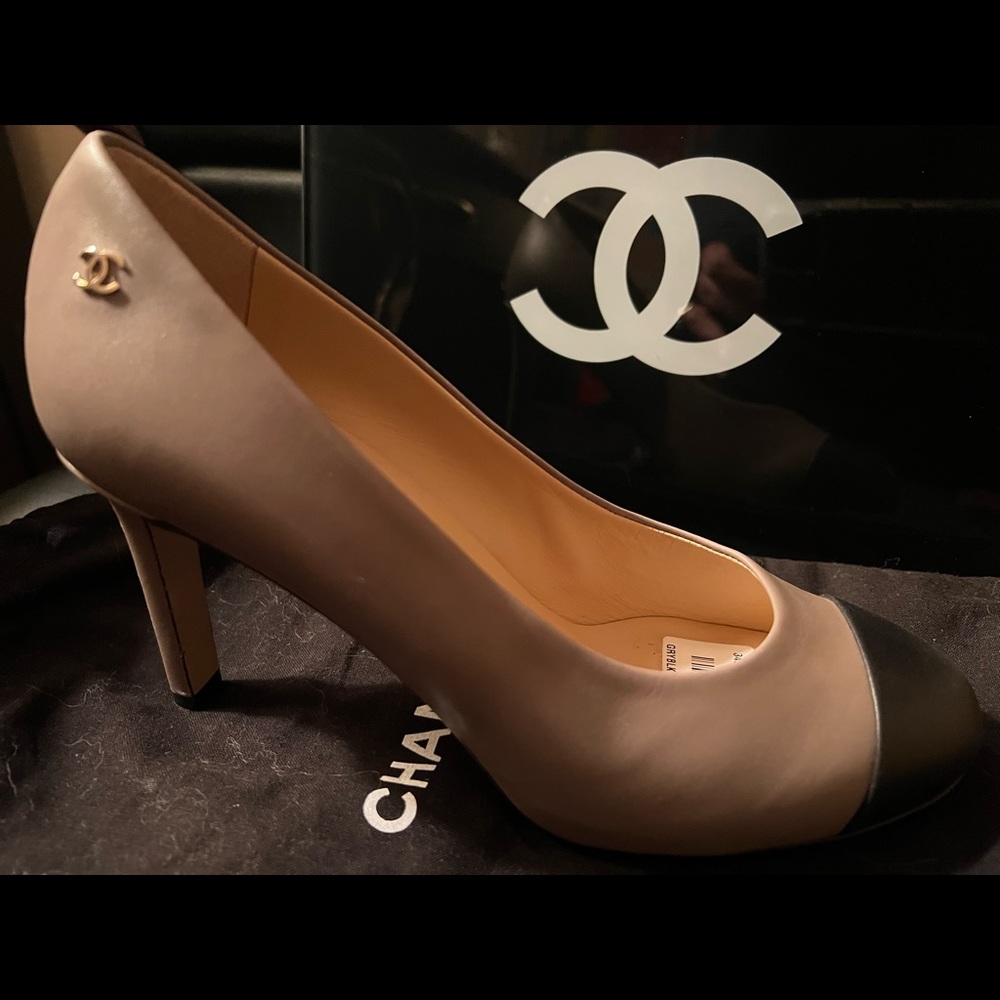 NEW WITH TAGS...Chanel Escarpins Bridge Heel, Lambskin, size 6.5